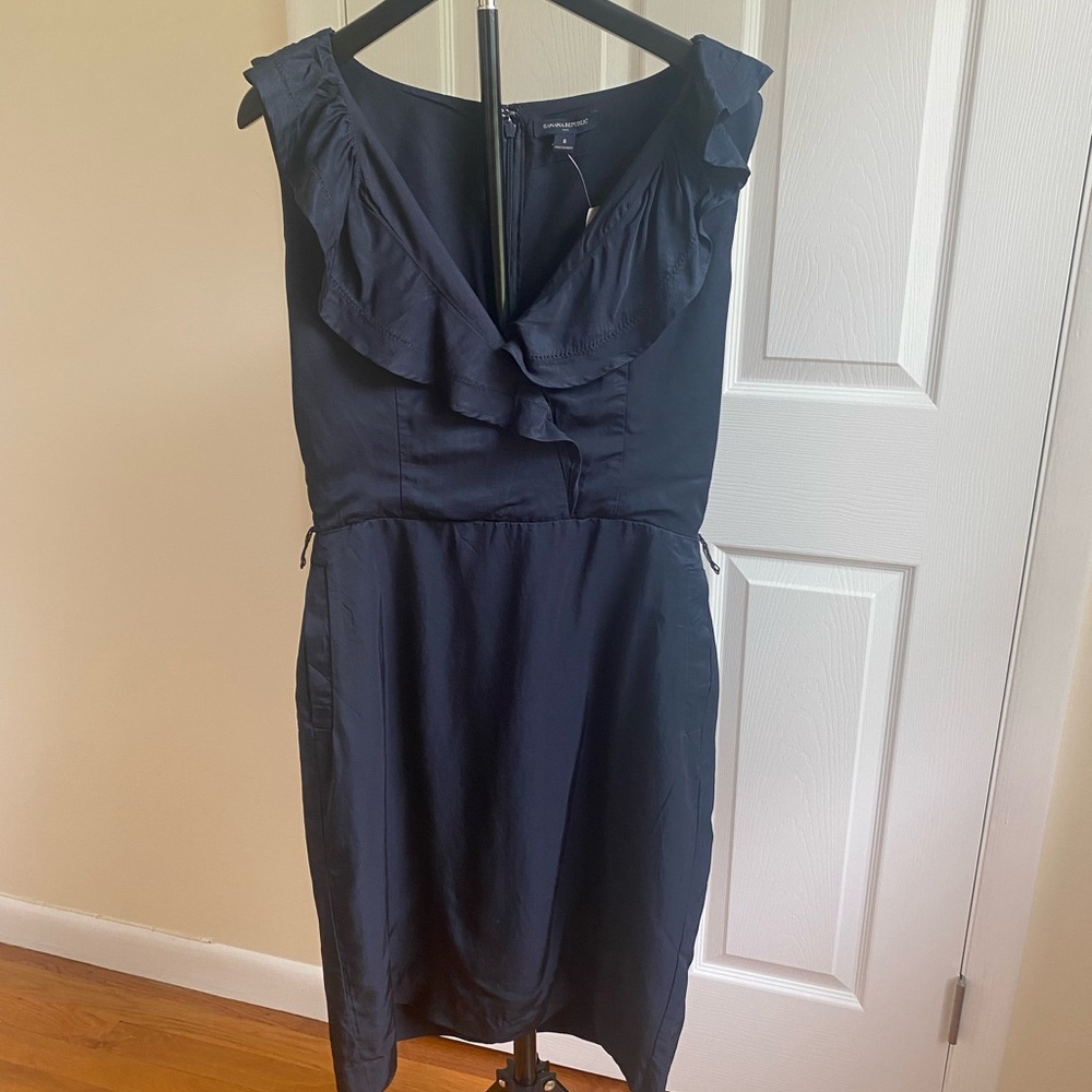 NWT Banana Republic Navy Ruffle V-Neck Knee Length Dress Size 8